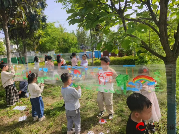 ​西平县第四幼儿园：“童画春天 约会自然” 春日写生活动