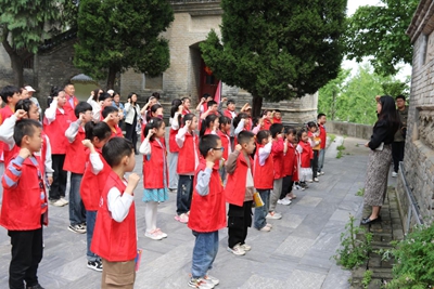 天天快讯:​潢川县：开展亲子读书活动 共育孩子健康成长