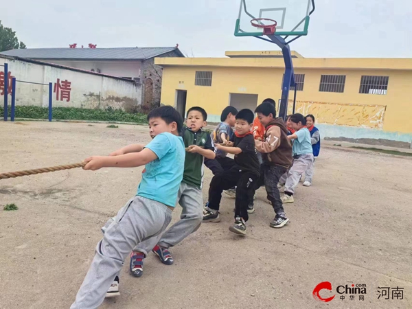 世界关注：​西平县重渠丁寨小学开展拔河比赛活动