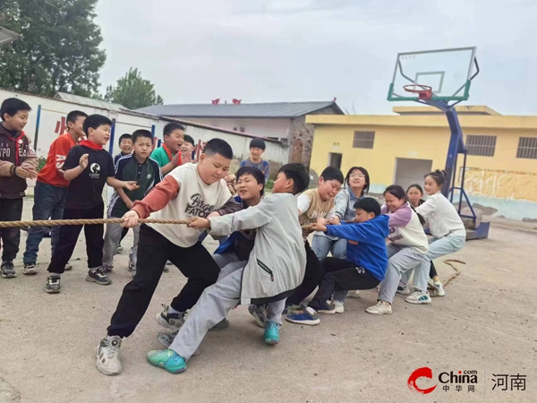 ​西平县重渠丁寨小学开展拔河比赛活动