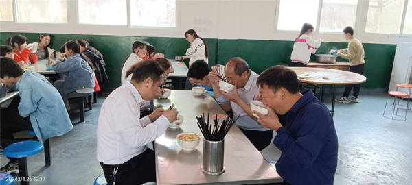 邓州市腰店镇：抓好食品安全管理  优化育人健康环境