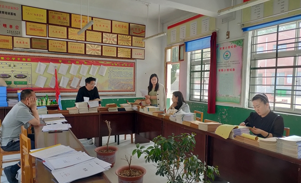西平县宋集中心学校开展期中教学业务检查评比活动