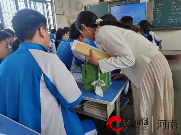 “研”路花开 “阅”享成长———驻马店市驿城区教研室到驻市九中指导英语分级阅读教学工作