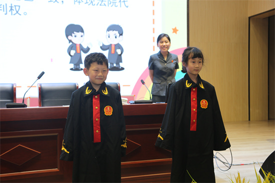 淅川法院法治教育课走进淅川县第一幼儿园
