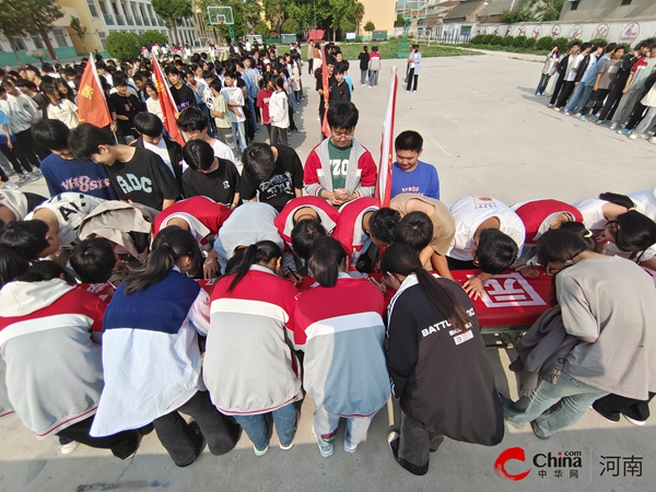 ​西平县酒店初级中学开展拒绝校园欺凌签名活动