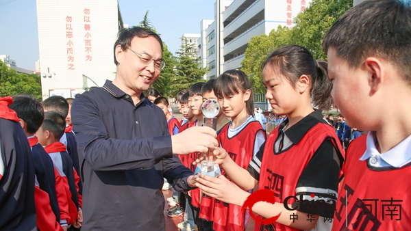 绿茵逐梦 “足”够精彩——驻马店实验小学第五届校长杯足球联赛圆满落幕