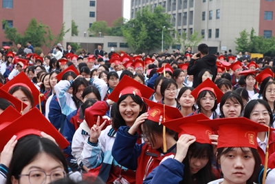 华中师大息县附中举行2024年五四青年节主题教育暨成人礼仪式