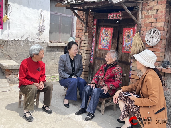 ​西平县妇联母亲节走访慰问百岁老人