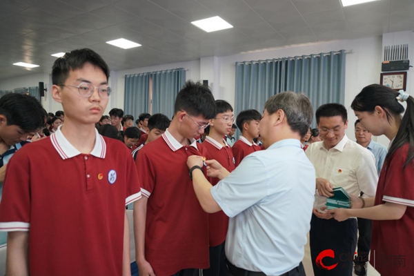 ​西平县2024年示范性集中入团仪式在杨庄高中举行