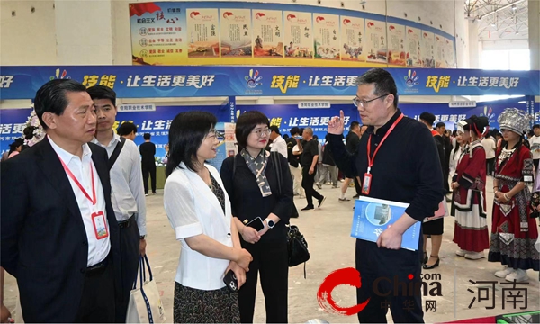 河南交通技师学院参加2024年河南省职教活动周启动仪式