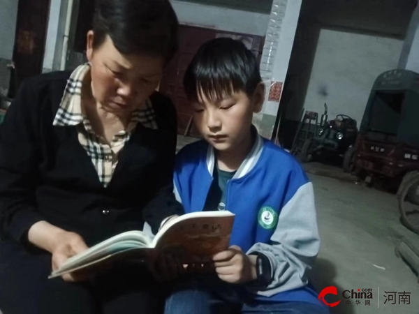 西平县重渠武海小学开展“亲子共读，快乐成长”读书活动