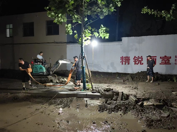 邓州市水务集团自来水有限公司：连夜奋战保供水 优化服务好环境