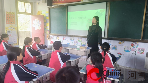 驻马店市第十小学“四送一助力”结对帮创活动走进胡庙中心小学