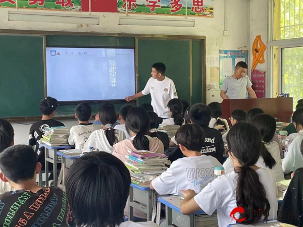 ​西平县嫘祖中学举行班主任班会课观摩交流活动