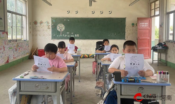 ​西平县专探军王小学举行“领巾展风采、童心颂祖国”主题活动