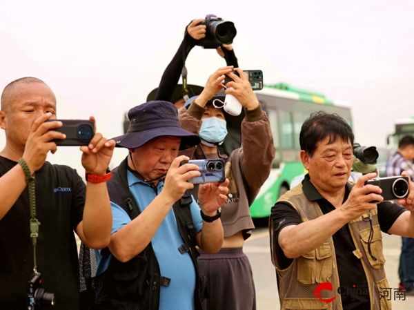 ​百名摄影师走进中原粮仓西平县老王坡开展摄影采风活动