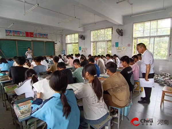 ​西平县嫘祖初级中学邀请县教育课程与教学发展中心检查工作