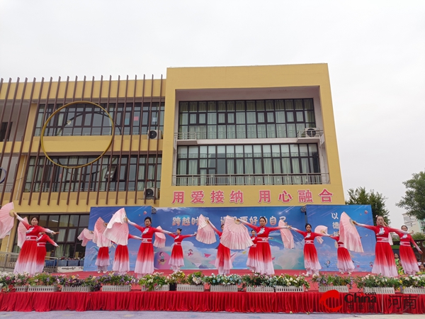 ​西平县第四幼儿园举行“跨越时空，遇见更好的自己”六一文艺汇演