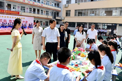 ​潢川县教体局开展“六一”儿童节慰问活动