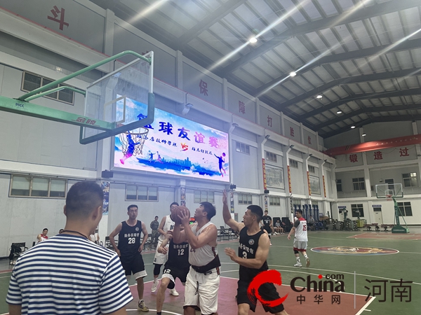 驻马店技师学院与驻确山某部联合举行篮球友谊赛