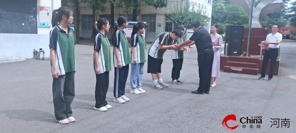 ​西平县专探初级中学举行毕业典礼