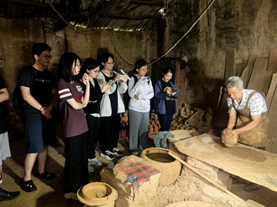 武汉大学长江文明考古研究院重访罗山土陶基地 深挖制陶古老工艺