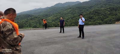 浉河区武胜关街道办事处筹建处在新店村韦家沟水库开展防汛应急演练