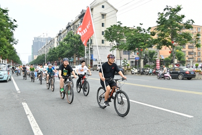 ​信阳息县：少年骑行再出发  禁毒宣传齐参与