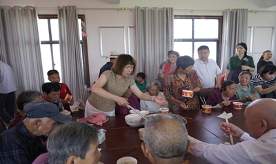 ​信阳市羊山新区：品孝善饺子宴 赏美好大舞台 扬文明新家风