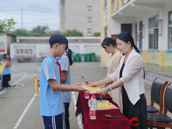 ​西平县柏亭朱洪小学举行2023——2024学年度下学期散学典礼暨六年级毕业典礼