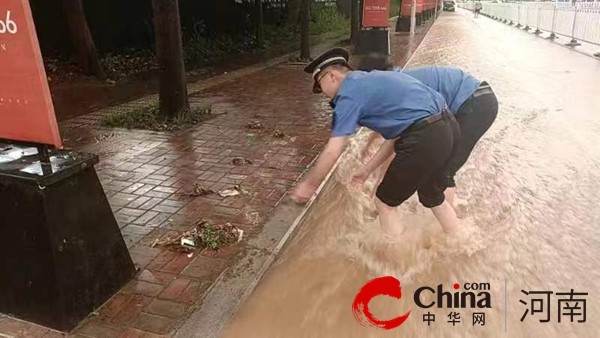 暴雨袭城 确山县住建局“汛”速出击