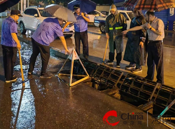 驻马店开发区城市管理局：全力应对强降雨 筑牢防汛安全防线