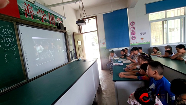 ​筑实成长路 重温英雄梦——西平县权寨郑楼小学组织观看《少年杨靖宇》活动