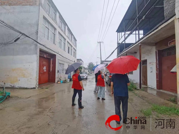 駐馬店開發(fā)區(qū)金山街道界牌社區(qū)開展防汛隱患排查工作