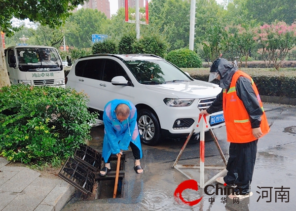 驻马店开发区城市管理局积极应对强降雨天气