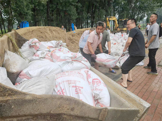 新野县法院：齐心防汛勇担当 无惧风雨践初心