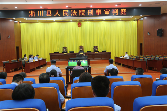 淅川法院公开开庭审理一起职务犯罪案件