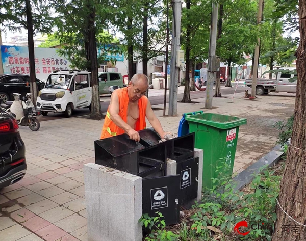 ​西平县环卫：雨后紧急清淤 守护城市整洁