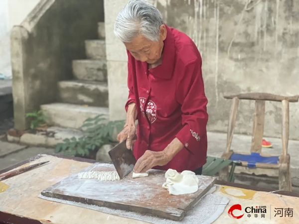 ​西平县妇联走访慰问百岁老人