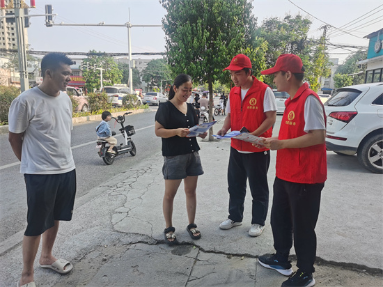 青春盛夏 与法同行——“实习体验官”走进邓州市人民法院