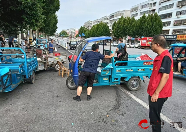 驻马店市驿城区老街街道：开展占道经营集中清理整治行动