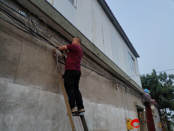 ?西平縣柏苑街道開展“空中飛線”專項整治行動