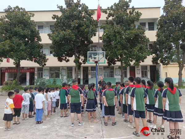 ​“你好，新学期”——西平县专探军王小学举行新学期开学典礼