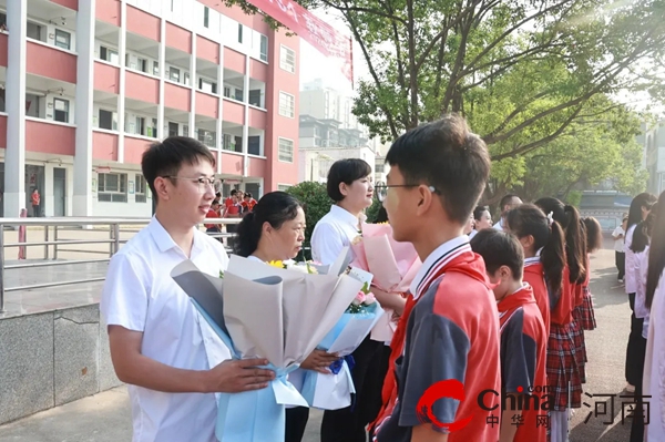 大力弘扬教育家精神 加快建设教育强国——驻马店市第二十一小学庆祝第40个教师节主题活动