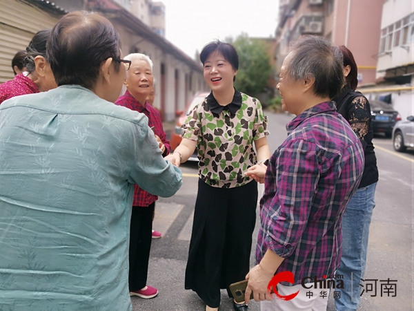 明月照师心 中秋慰问情——驻马店市实验幼儿园中秋佳节慰问退休教师