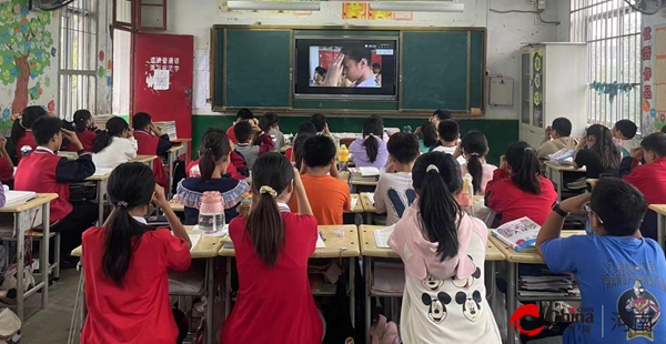 “点亮视界 预防近视 小学在行动”西平县芦庙中心小学开展近视防控宣传教育活动