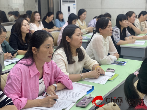 墨香四溢 笔韵传情——驻马店市第十二小学举行小学语文写字教学课堂观摩研讨活动。