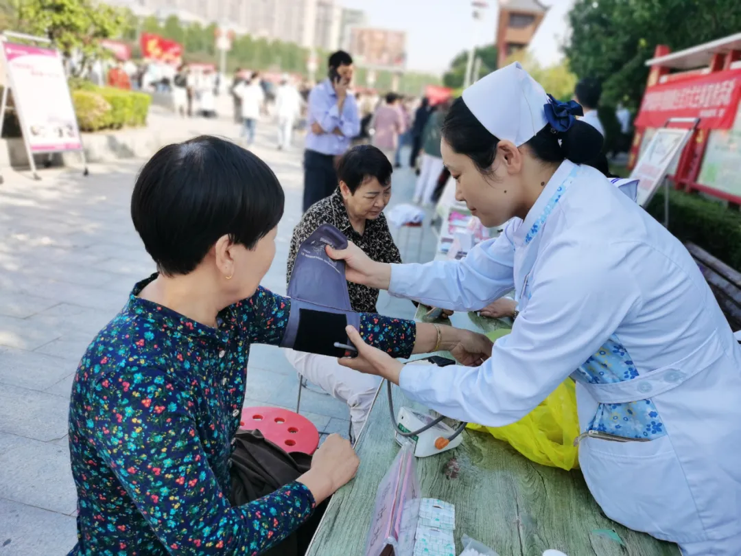 ​西平县妇幼保健院开展“服务百姓 健康行动”大型义诊活动