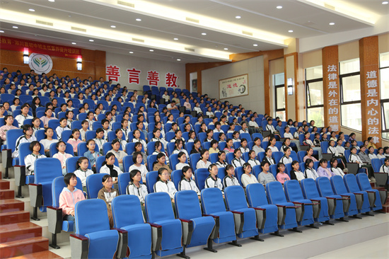 强国复兴有我 淅川法院走进思源小学开展“送法进校园”活动