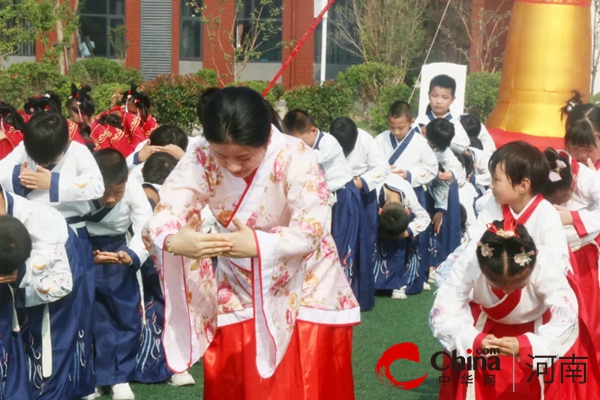 崇贤明礼尊师长 开蒙启智立人生——驻马店市第二十一小学开展纪念孔子诞辰暨2024新生开蒙礼